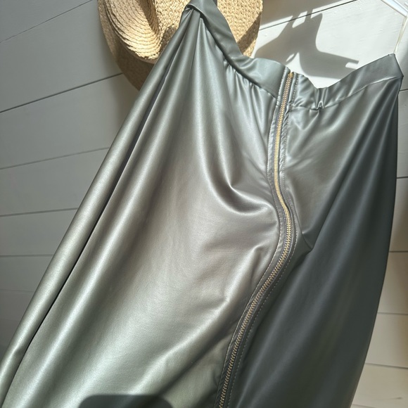 ❤️ Olive Leather Zipper High Waist Pencil Skirt - Picture 3 of 4